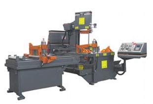 VT120HA-60 VERTICAL BAND SAW, HYDRUALIC MACHINE, COMPUTER CONTROLLED FEED SYSTEM, SOLID STATE PROGRAMMABLE LOGIC CONTROLLER, 7.5HP DRIVE MOTOR, 5HP HYDRAULICS, 3 DEGREE CANT, 18" HORIZONTAL X 24" VERTICAL @ 90 DEGREES(LEFT MITER), 18" HORIZONTAL X 16" VERTICAL @ 45 DEGRESS(LEFT MITER), 18" HORIZONTAL X 14-3/4" VERTICAL @ 45 DEGREES(RIGHT MITER), 18" HORIZONTAL X 10" VERTICAL @ 60 DEGREES(LEFT MITER), 18" HORIZONTAL X 9" VERTICAL @ 60 DEGREES(RIGHT MITER), 1-1/4" X 16'6" X .042 BLADE